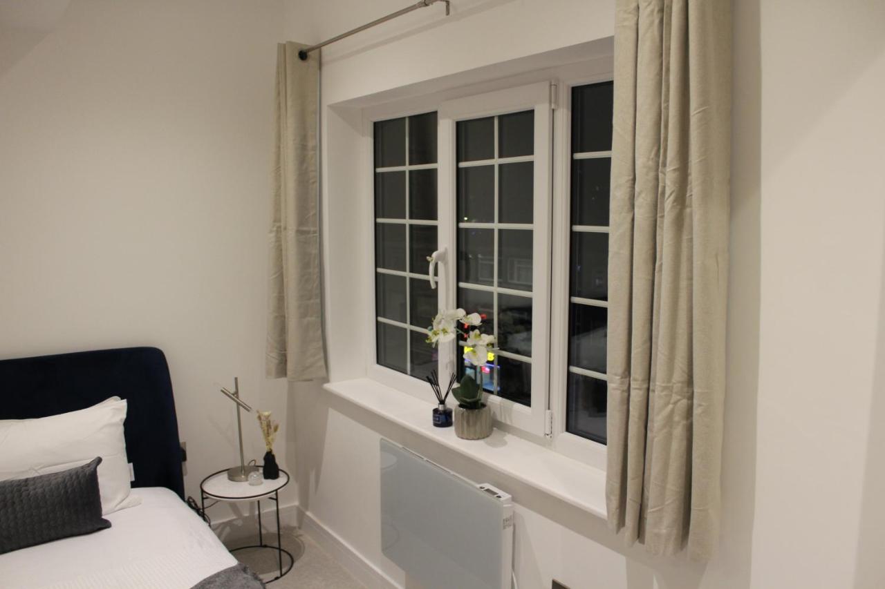 Luxury 2 Bed Apartment In The Heart Of Rochester โรเชสเตอร์ ภายนอก รูปภาพ