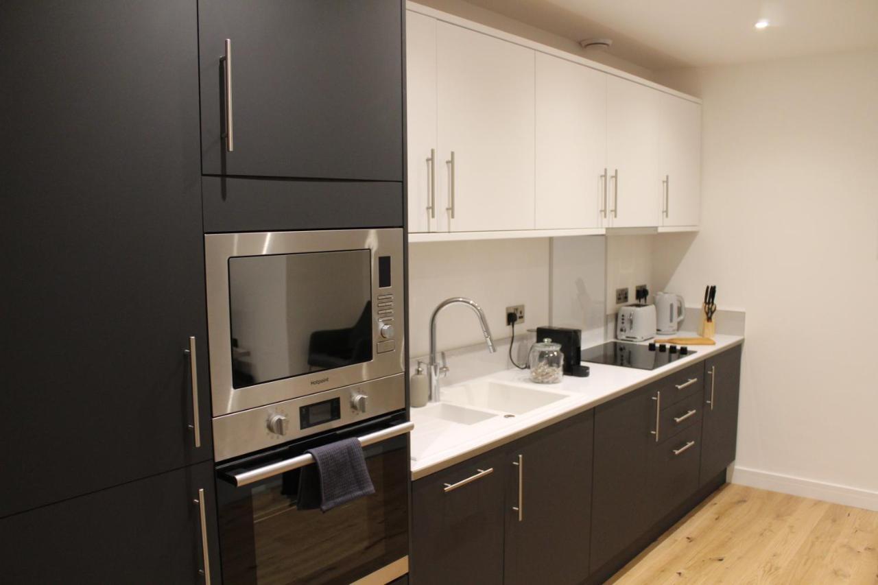 Luxury 2 Bed Apartment In The Heart Of Rochester โรเชสเตอร์ ภายนอก รูปภาพ