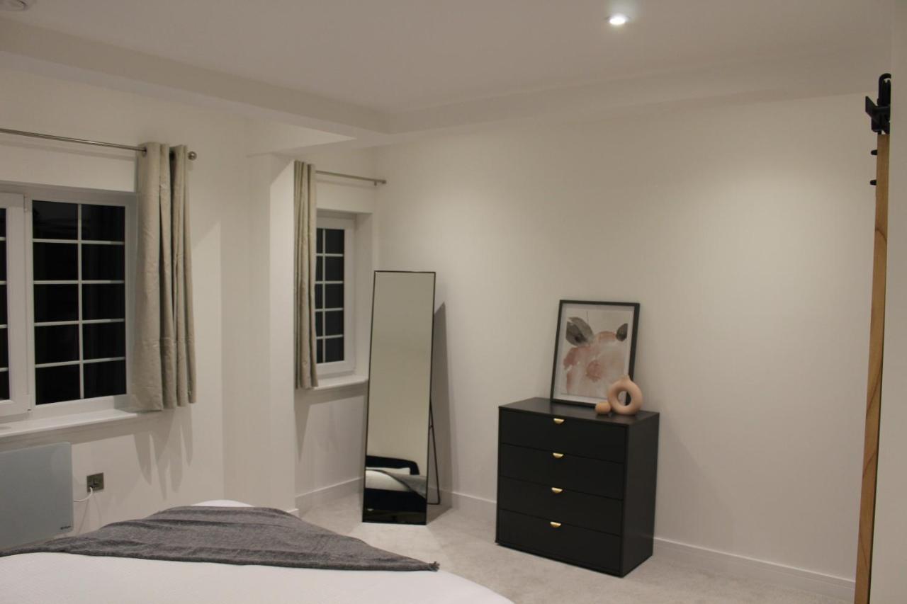 Luxury 2 Bed Apartment In The Heart Of Rochester โรเชสเตอร์ ภายนอก รูปภาพ